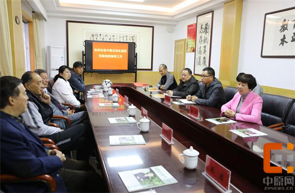 众多名宿指导中国足球小将,足球名宿容志行年龄