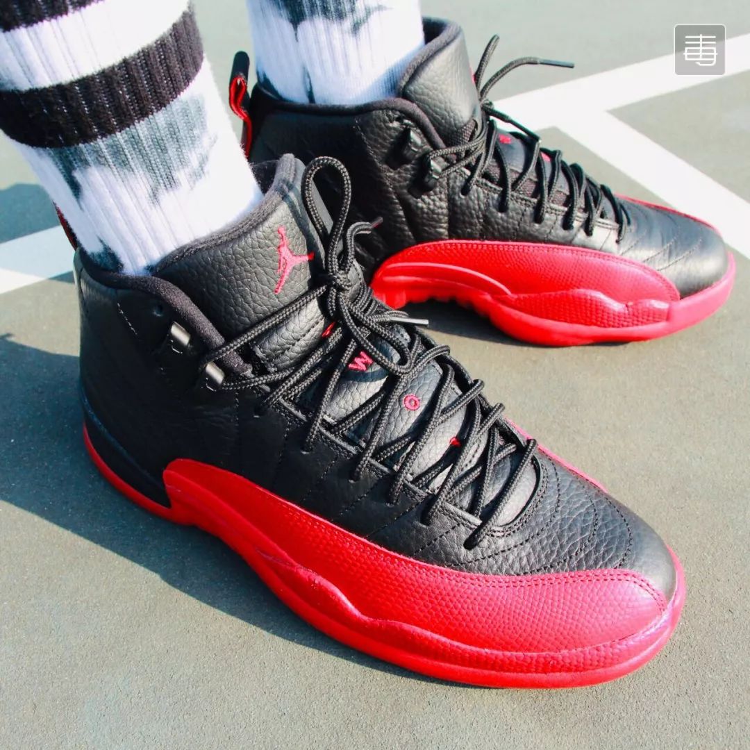 想在街头吸睛没有一双潮鞋怎么行,晒鞋子怎么拍照好看