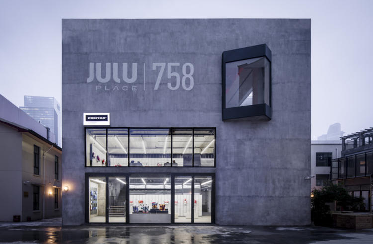 把废料做成流行的瑞士包袋Freitag，贩卖的到底是什么？｜市场发明家