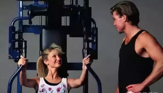 女人爱上健身房教练怎么办,男生爱上了健身教练