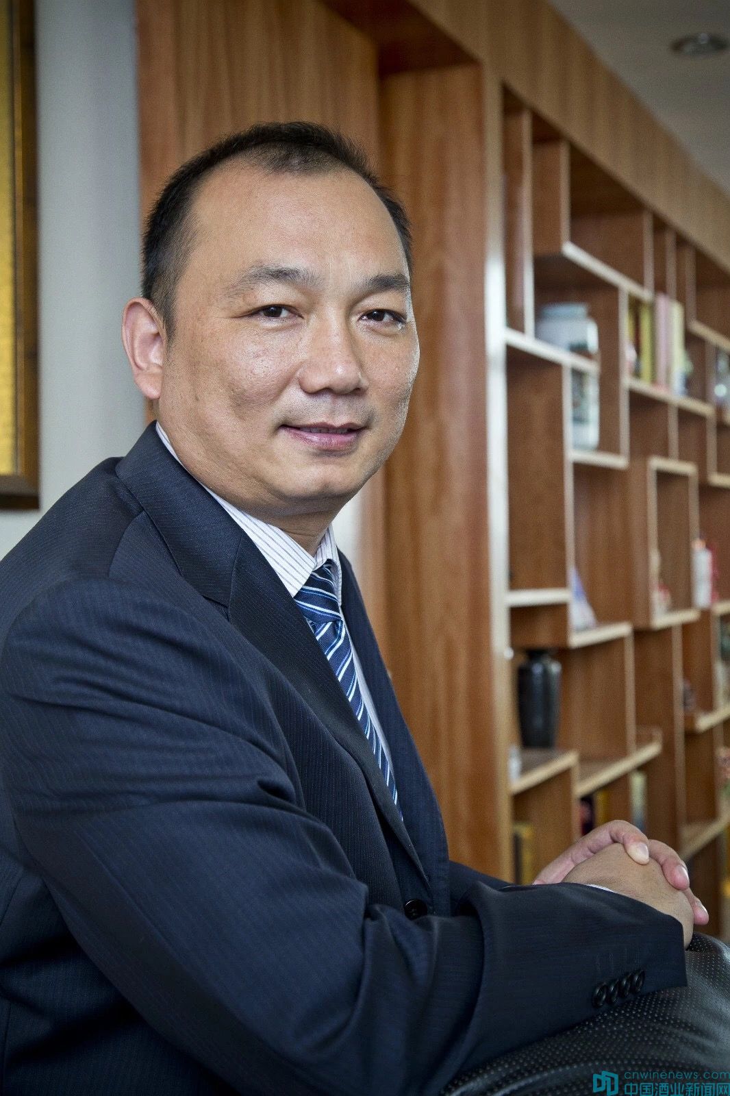 花冠鲁雅香贵宾尊享酒52度,花冠鲁雅香60度17年出厂价格