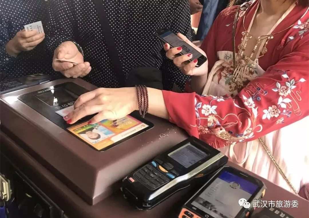 本周新鲜|黄鹤楼新增入园神器,九真山秋景倒计时,红遍北上广的喜茶来啦!