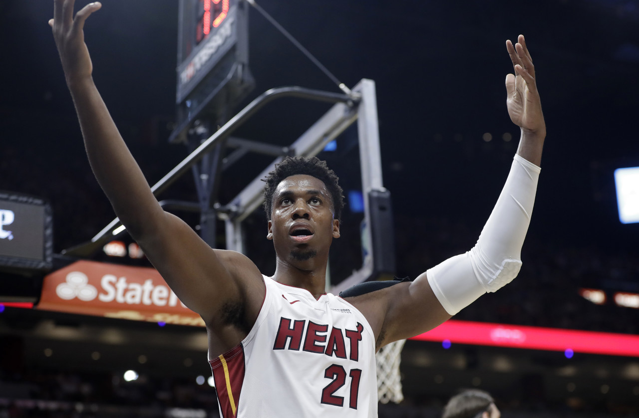 周琦身高臂展排名,周琦体测数据对比张伯伦