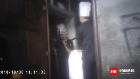 游客*底卧**干锅店发现用“口水油”店长：知道违法但不怕