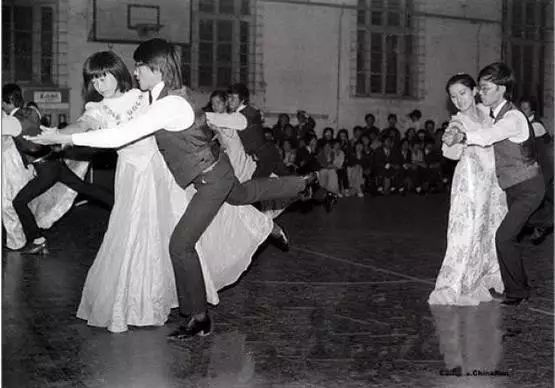 交际舞为啥会出事,交际舞为什么影响家庭
