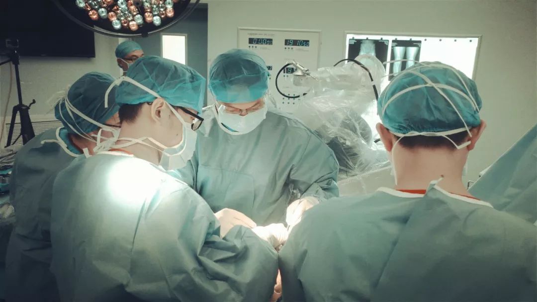 骨刺怎么治才能彻底治疗好,颈椎骨刺增生压迫神经的治疗方法