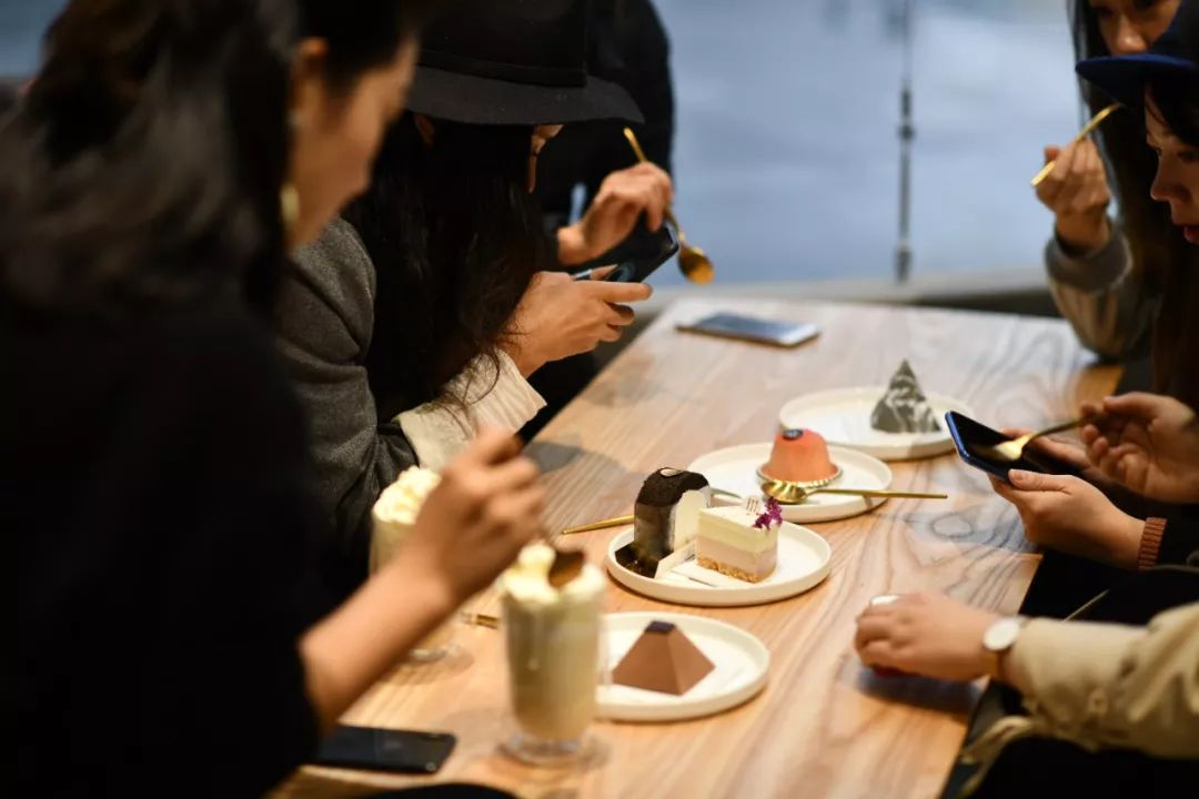 这个上过《十二道锋味》的台州姑娘，在钱江新城开了间“甜品补给站”!生活那么苦，加点糖吧