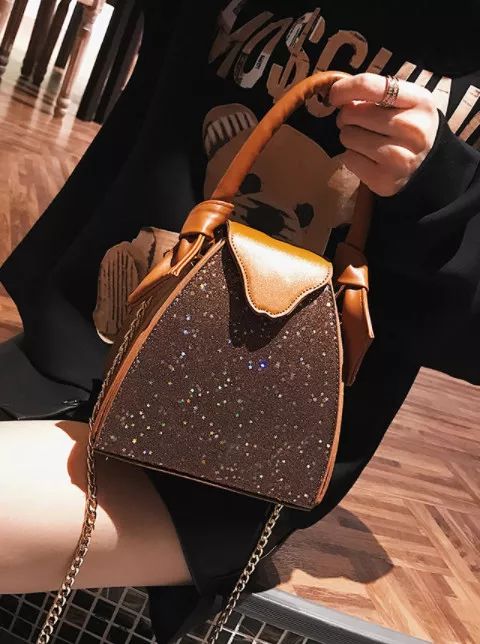 秋冬单肩包大衣搭配推荐,适合配大衣的单肩包设计感