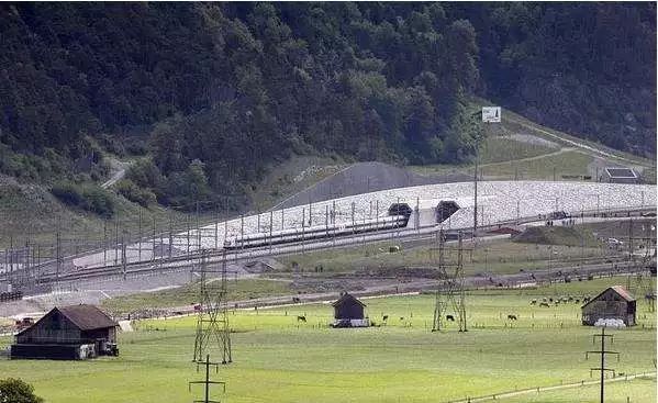 震撼！为什么中国人一定要建成川藏铁路？