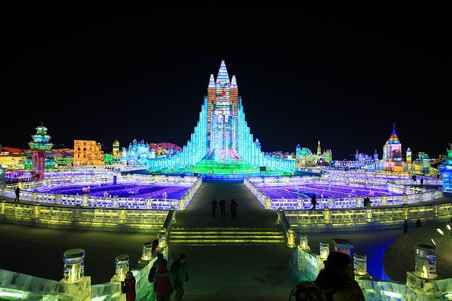 12月最火爆的热门旅行地，往北走，玩雪滑冰；往南走，温泉赏花