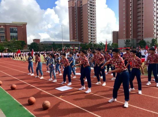 观澜湖华侨中学校园,海口市华侨中学观澜湖学校国标舞