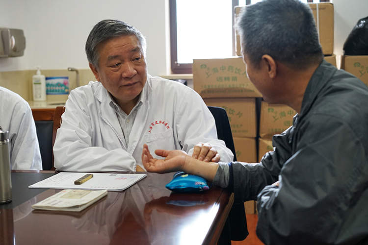 网红膏方火了！昨保德路上三级医院膏方可试吃，大咖问诊，网上约专家