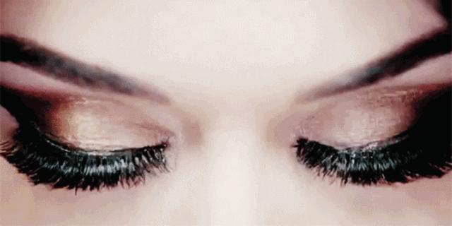 眼睛干涩疲劳不舒服滴什么眼药水,双眼干涩疲惫用什么眼药水