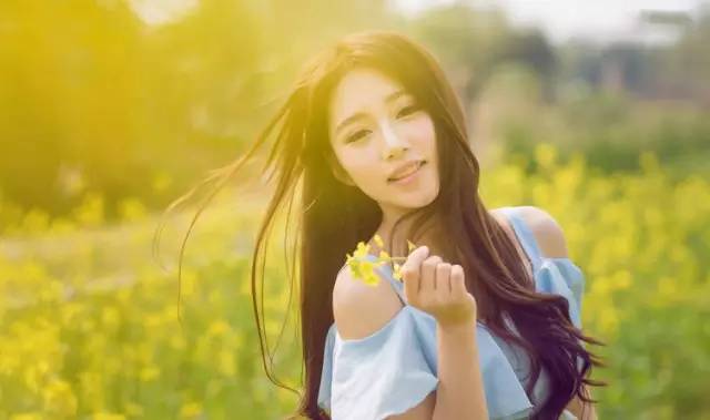 拍照油菜花技术技巧,手机拍摄油菜花人像摄影方法