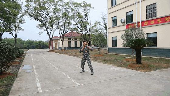 实用兵哥示范格斗术快来学两招,实用兵哥动图示范简单格斗术