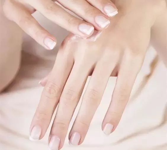 双手又干又糙？教你几招，让双手又白又嫩~