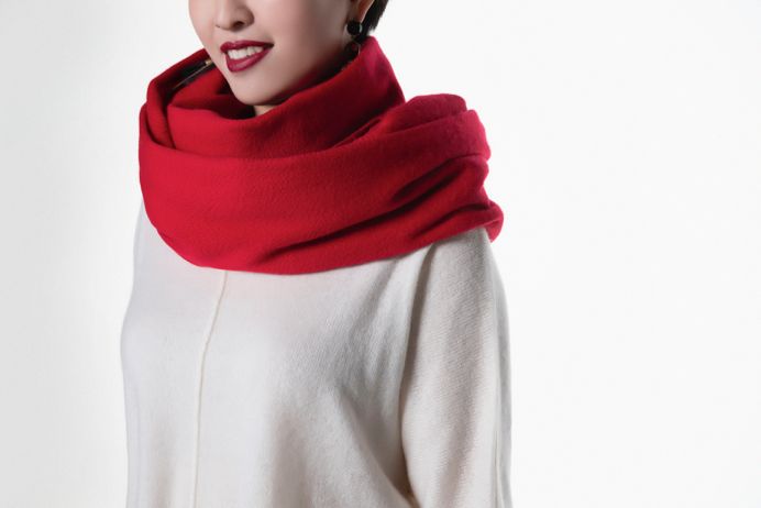 来自海拔1500米的阿尔巴斯白山羊绒围巾—羊绒界的“爱马仕”