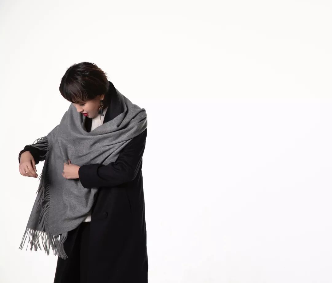 来自海拔1500米的阿尔巴斯白山羊绒围巾—羊绒界的“爱马仕”