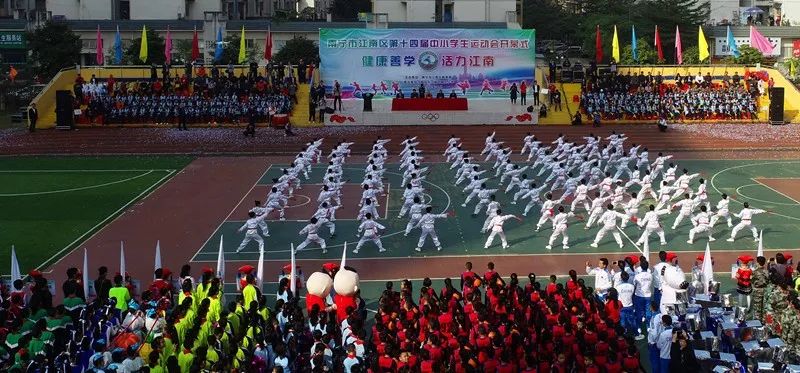 鍋ュ悍鍚戜笂浣撶幇褰撲唬瀛︾敓绮剧椋庤矊,鍋ュ悍鏍″洯娲诲姏灏戝勾