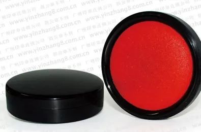 衣服染色了怎么洗掉最有效的方法,衣服被染色最靠谱的恢复方法