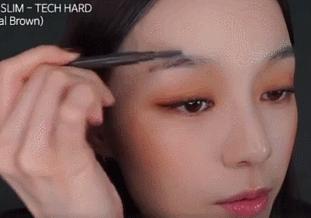 三吉彩花的妆容,可盐可酷可爱可温柔