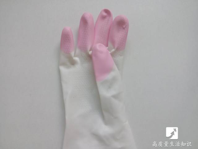 衣服粘毛咋办一招简单教你解决,衣服粘毛怎么办教你6招轻松搞定