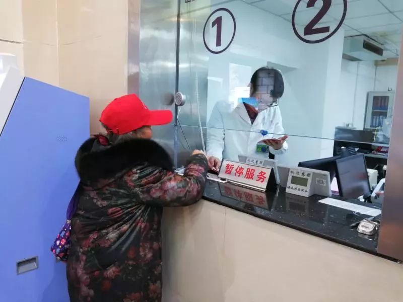 这张欠条保存近50年，七旬老人还医院欠款66.22元