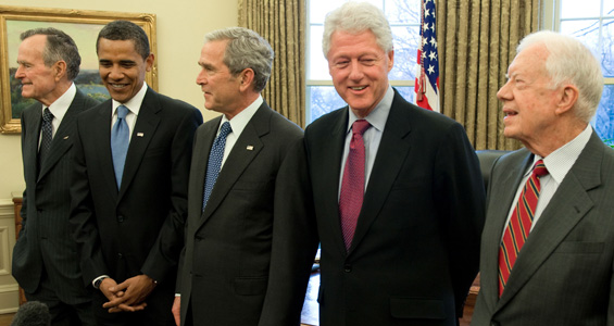 老布什开飞机跳伞视频,老布什传奇一生