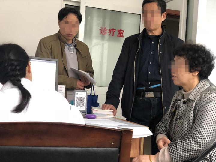 六旬老人喉咙里像虫爬6岁宝宝住院挂点滴海宁大雾天气人民医院这个科室病人大增