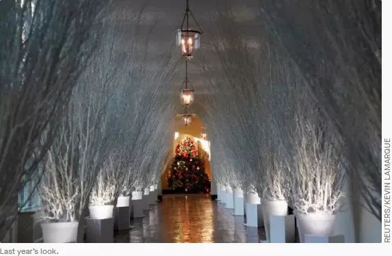 特朗普差点吓中风了，老婆搞的圣诞装潢不忍直视｜双语热点