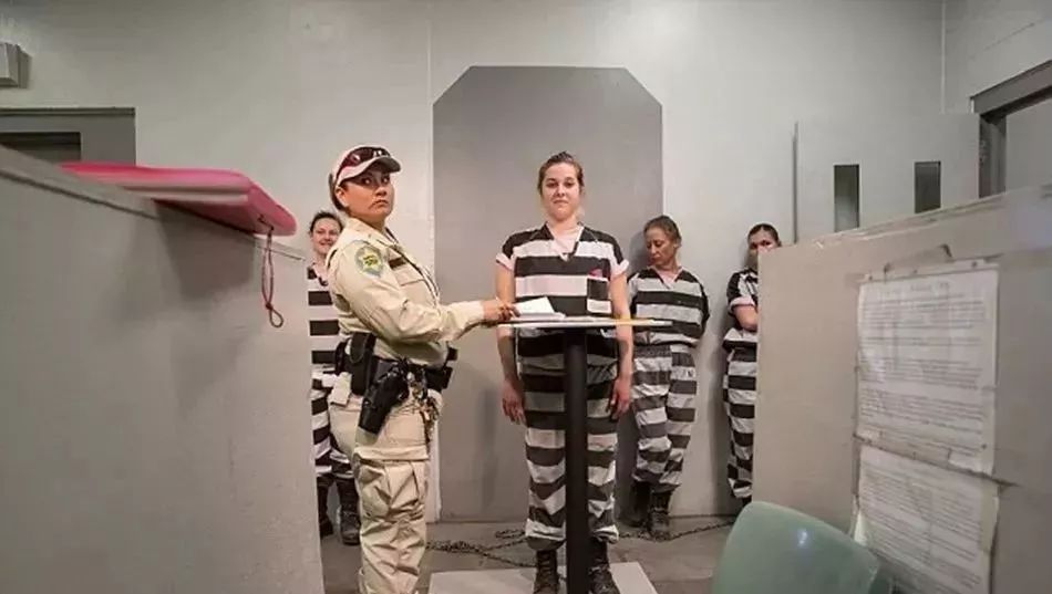 老干妈和马应龙是如何控制美国监狱的？