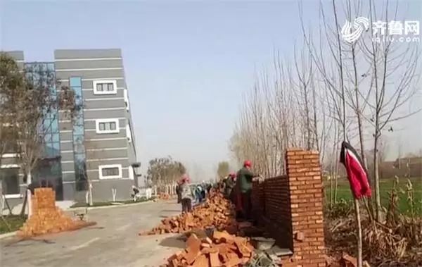 预警！明日山东有大雪局地暴雪；行驶中孩子掉落快车道，家长全然不知；外交部召见加驻华大使，就加方拘押华为公司负责人严正交涉