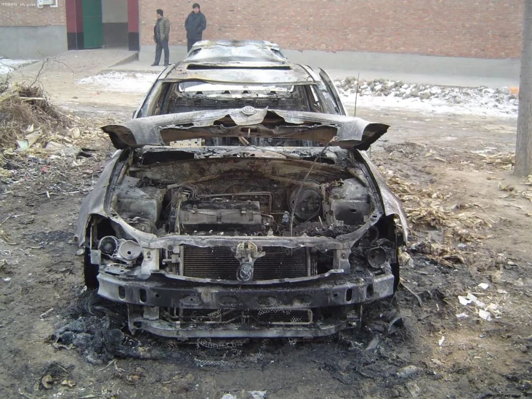 合肥车爆炸着火,合肥面包车爆炸