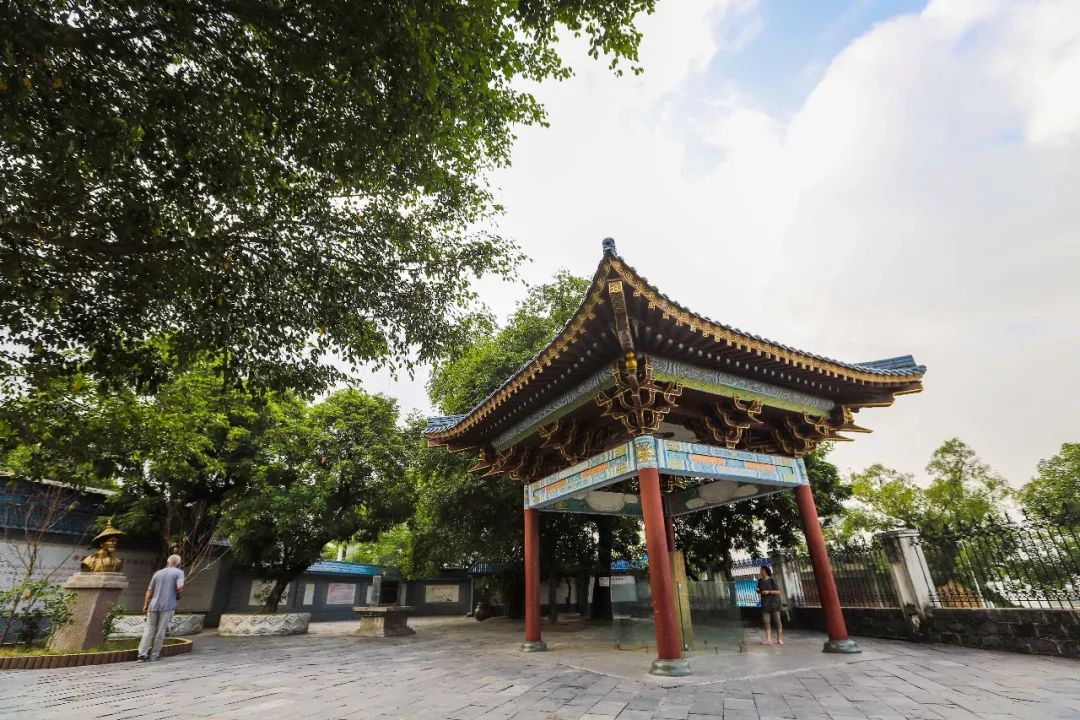 防城港和崇左是一个城市吗,广西崇左和防城港哪个城市好