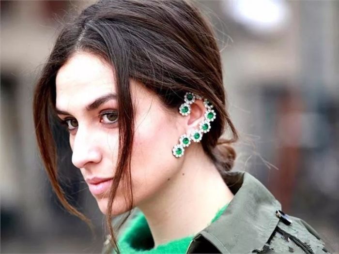 耳夹高级感珍珠,精致耳夹高级感珍珠元素