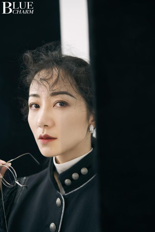 被讽花瓶18年，如今凭实力爆红，热搜欠她两个第一