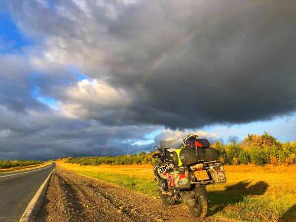 骑着摩托车环中国旅游,俩郑州小伙骑摩托环游欧洲