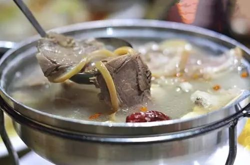 养殖黑山羊要种多少亩草,养殖50头黑山羊利润如何