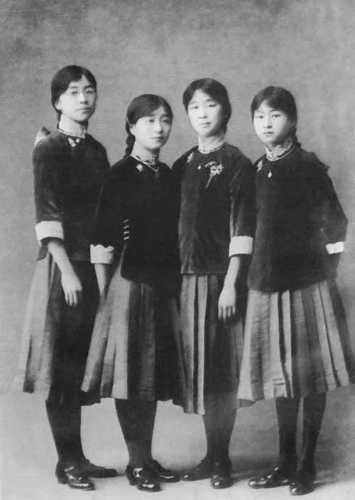 漆皮靴、渔夫帽、百褶裙……林徽因居然是隐藏的带货博主！