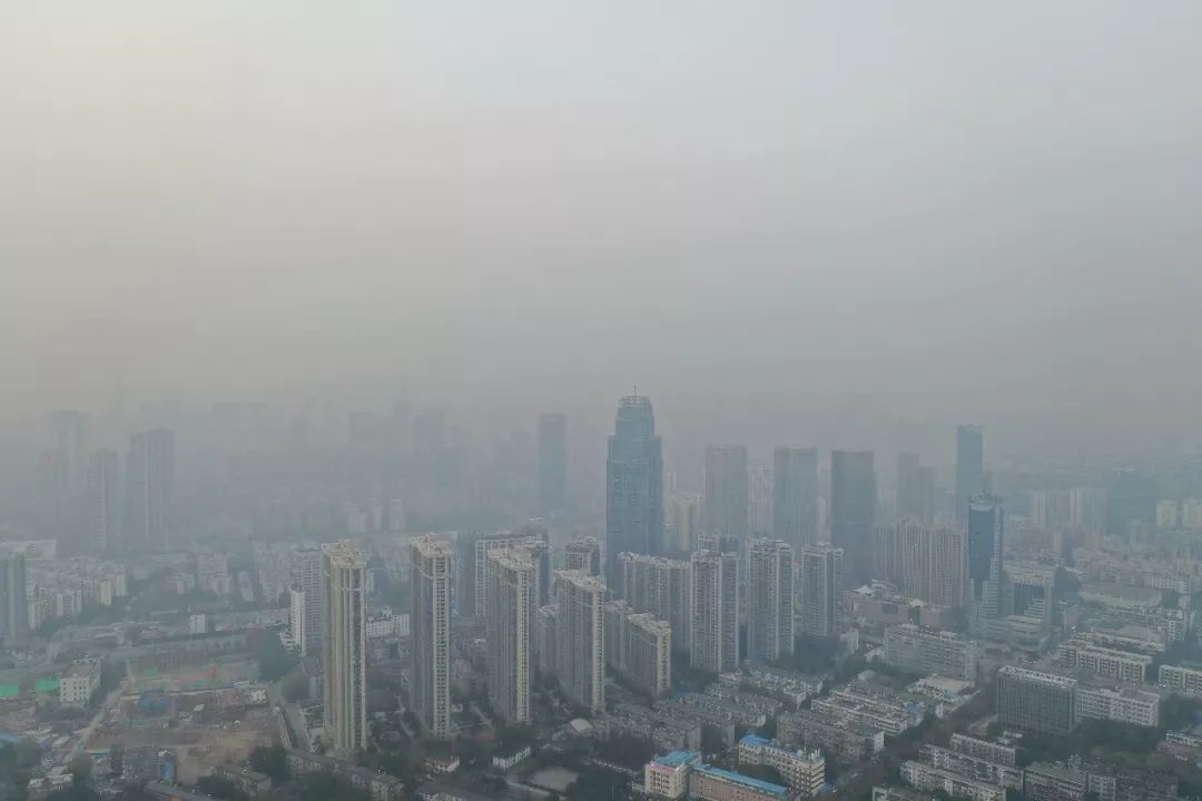 23岁姑娘上班时突然眼睛巨痛,看不见了,10个人中3个患这个病