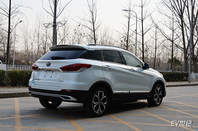 科技感满满电动汽车,满满科技感的燃油车