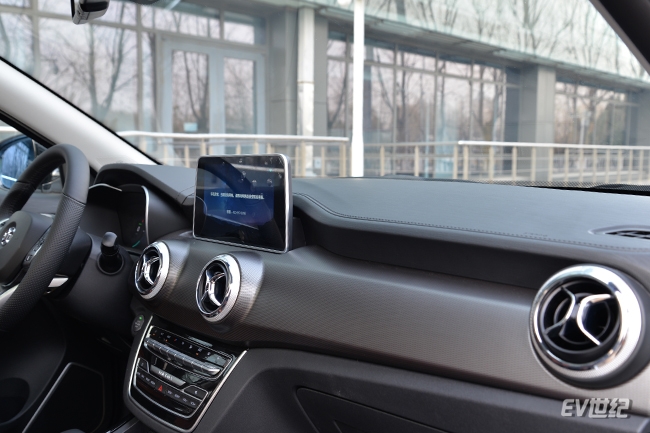 科技感满满电动汽车,满满科技感的燃油车