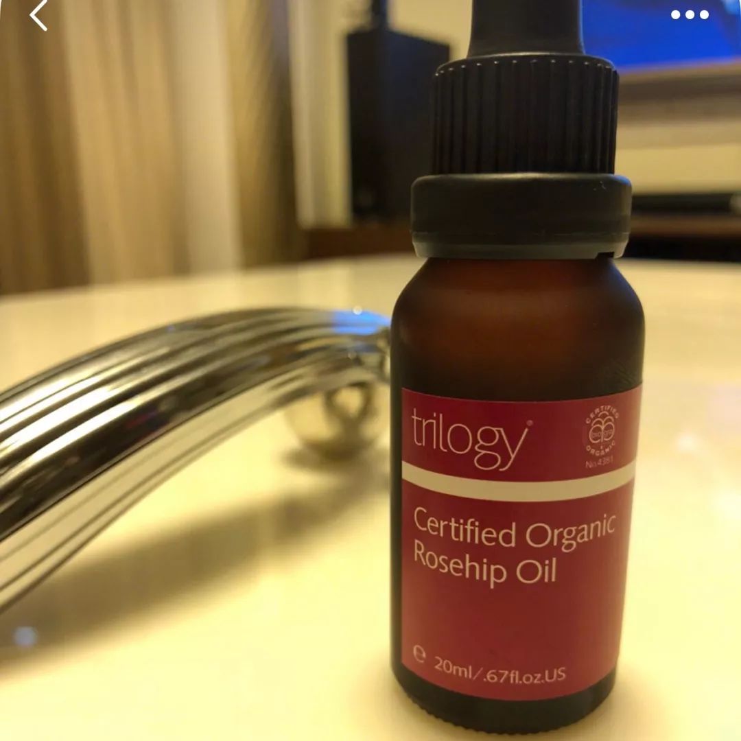 比精华还纯的脸部精油这么用！皮肤紧致还能瘦脸！