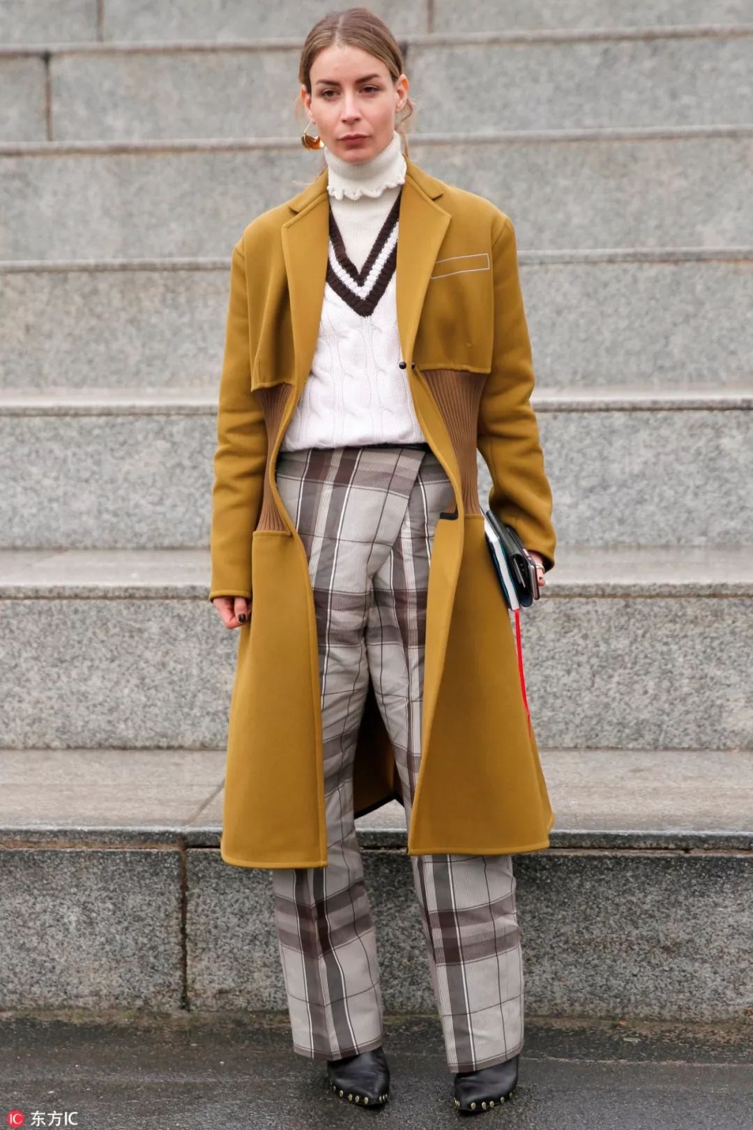 v领毛衣显脖子长吗,v领毛衣和圆领毛衣哪个显脸小