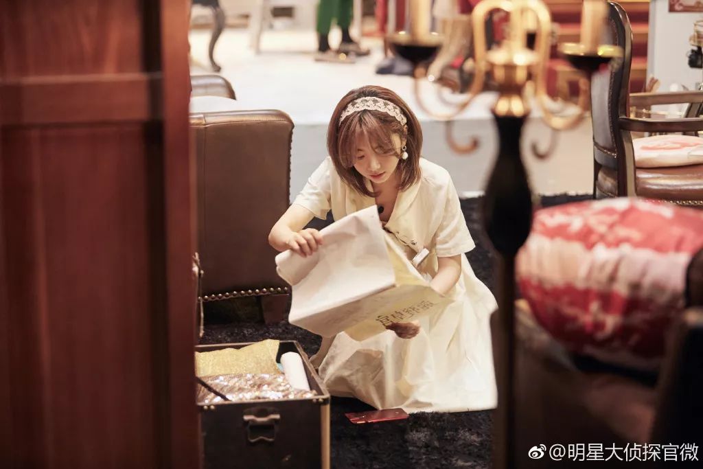 大侦探谭松韵 (谭松韵大侦探服装)