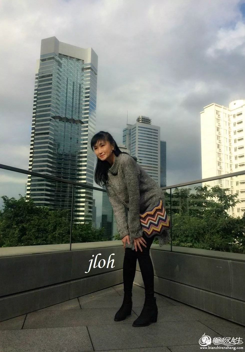 开叉直筒塌肩连衣裙+棒针小炫包，自己编织穿起来最大牌！