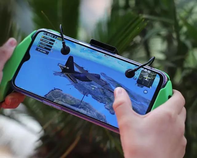 隐藏再深也能被发现？千幻手游放大器让你轻松吃鸡