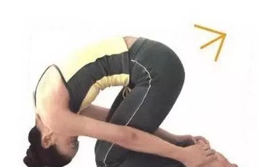 年会没有晚礼服怎么穿,出席年会如何穿着更受欢迎