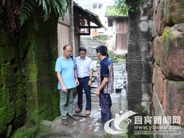 情系贫困群众热心扶贫,情系农村脱贫攻坚