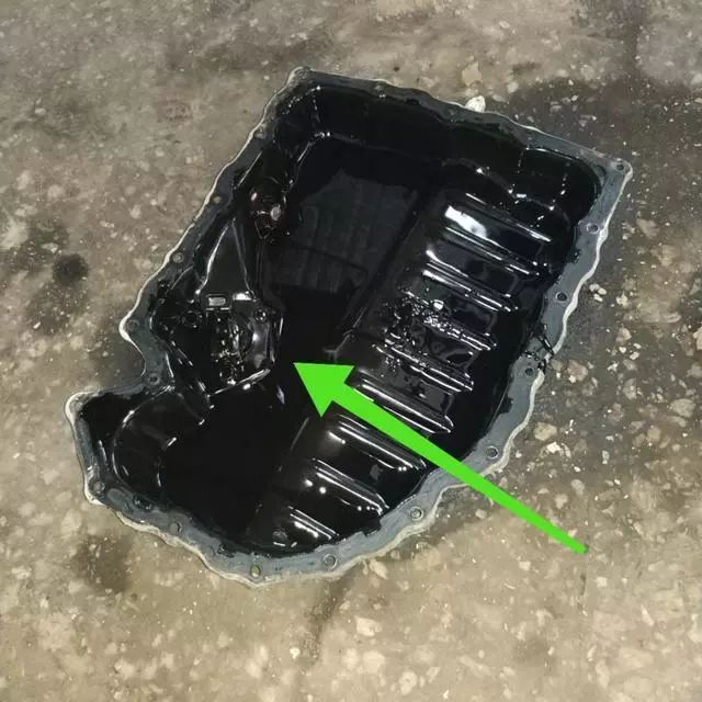 大众迈腾发动机侧边盖漏油,老迈腾发动机漏油怎么办